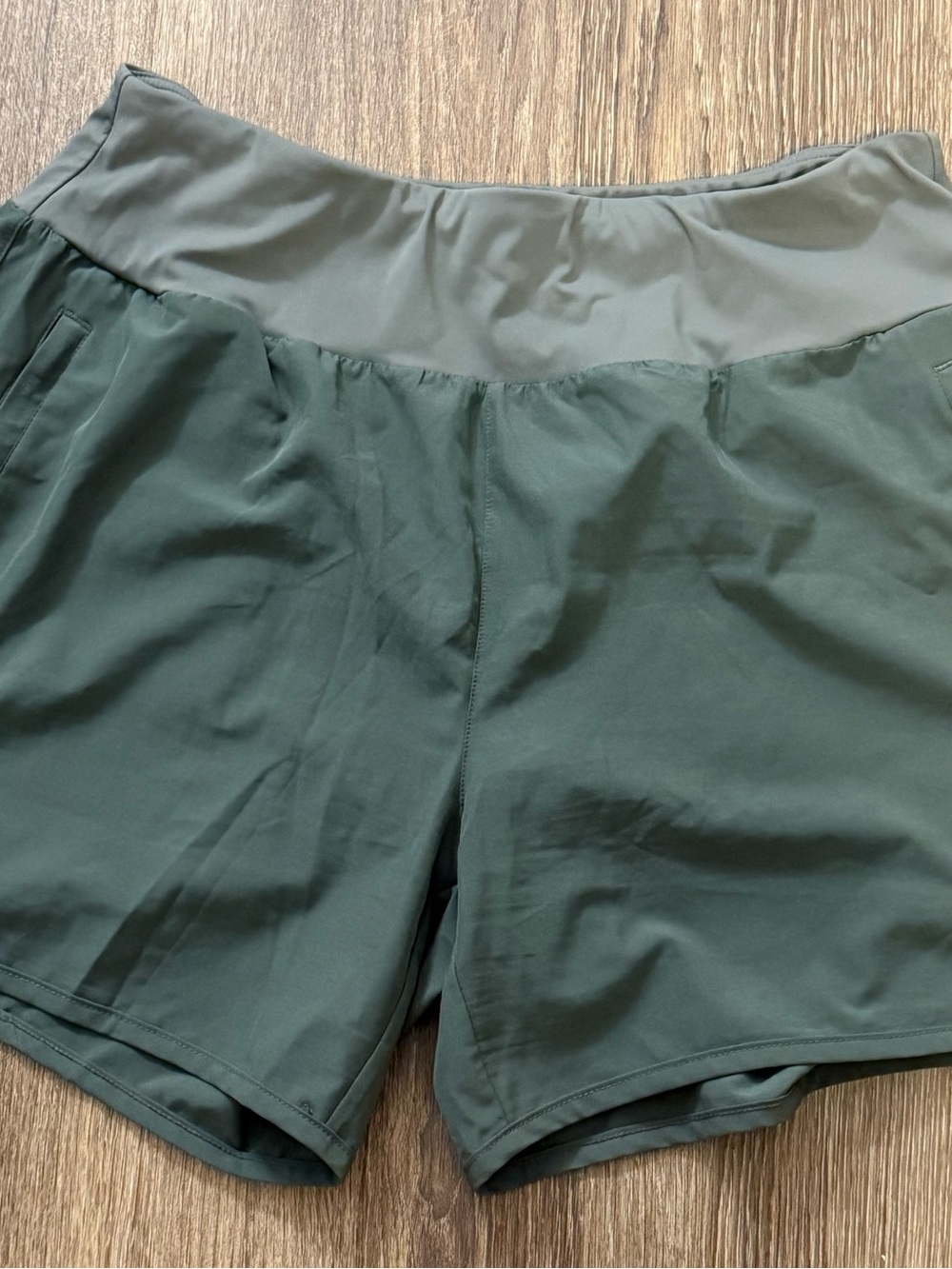 Libin Performance Women’s Green Athletic Shorts with liner